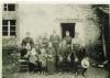 Photo de famille devant le moulin vers 1918